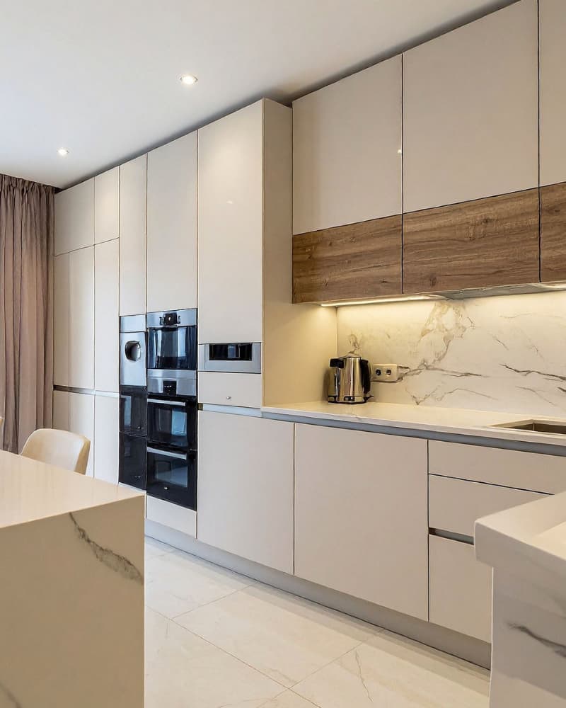 Cocina moderna y luminosa de un piso en Salamanca Capital